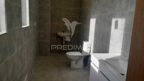 Vender armazém c/ logradouro loures marl proximo aeroporto