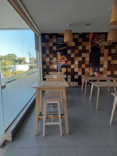 Quarteira – loja equipada para restauração