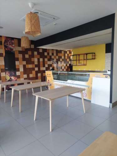 Quarteira – loja equipada para restauração