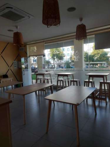 Quarteira – loja equipada para restauração