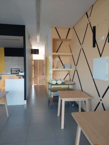 Quarteira – loja equipada para restauração