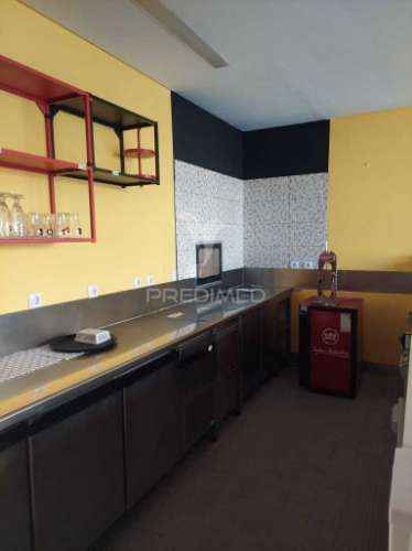 Quarteira – loja equipada para restauração