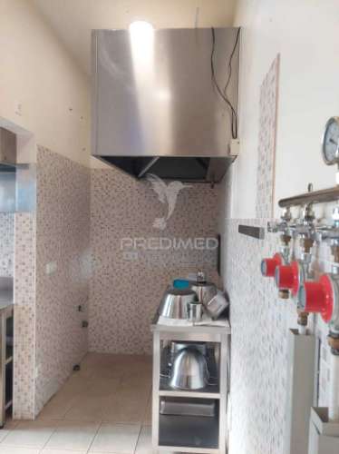 Quarteira – loja equipada para restauração