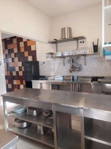 Quarteira – loja equipada para restauração
