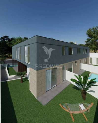 Elegante moradia contemporânea em fase inicial de construção, com 3 quartos e vistas para o mar e piscina!