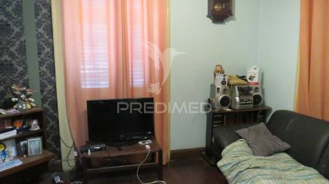 Vendo moradia e terreno 750m2 para recuperar no centro do funchal