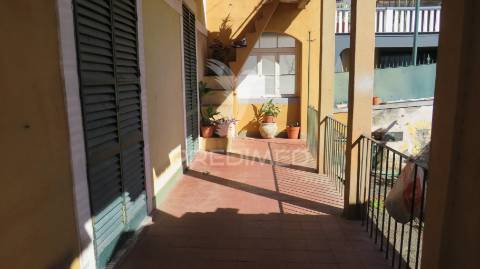 Vendo moradia e terreno 750m2 para recuperar no centro do funchal