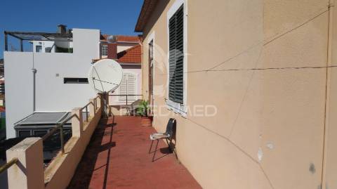 Vendo moradia e terreno 750m2 para recuperar no centro do funchal