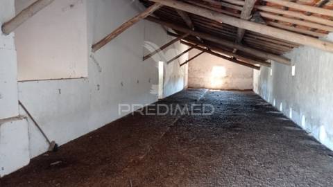 Conjunto de duas herdades 71,70 hectares, junto à vila de mora.