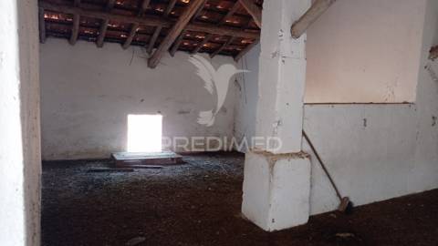 Conjunto de duas herdades 71,70 hectares, junto à vila de mora.