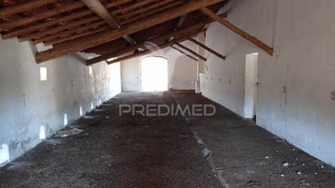 Conjunto de duas herdades 71,70 hectares, junto à vila de mora.