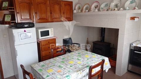 Quintinha isolada, com 710 m2 de terreno, em margem, concelho de gavião.