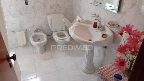 Quintinha isolada, com 710 m2 de terreno, em margem, concelho de gavião.