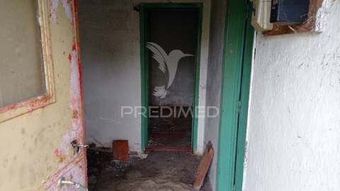 Casa devoluta em vale de açor, bemposta