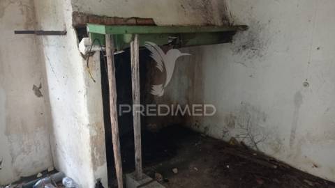 Casa devoluta em vale de açor, bemposta