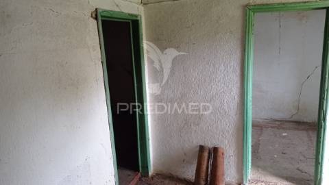 Casa devoluta em vale de açor, bemposta