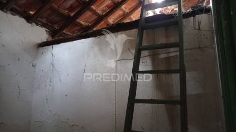 Casa devoluta em vale de açor, bemposta