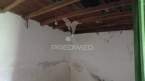 Casa devoluta em vale de açor, bemposta