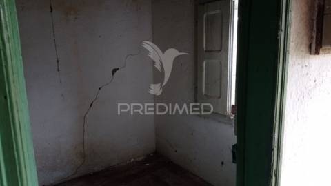 Casa devoluta em vale de açor, bemposta