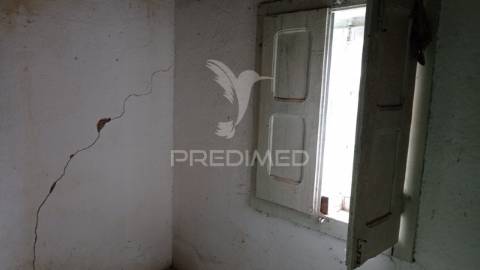 Casa devoluta em vale de açor, bemposta