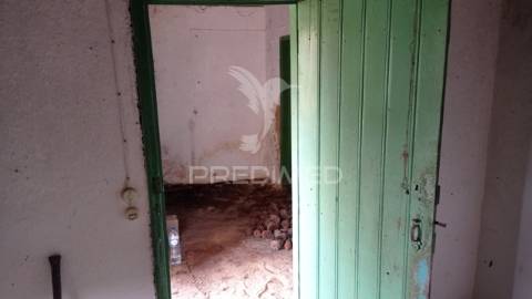 Casa devoluta em vale de açor, bemposta