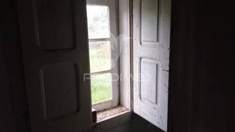 Casa devoluta em vale de açor, bemposta