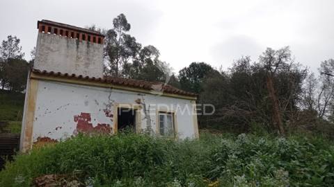Casa devoluta em vale de açor, bemposta