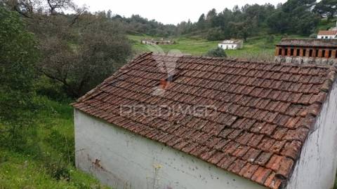 Casa devoluta em vale de açor, bemposta
