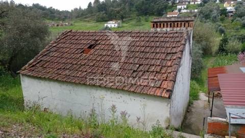 Casa devoluta em vale de açor, bemposta