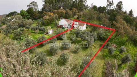 Casa devoluta em vale de açor, bemposta