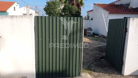 Casa térrea em couço, coruche.