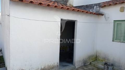 Casa térrea em couço, coruche.