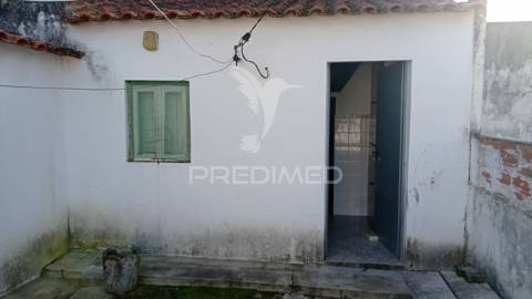 Casa térrea em couço, coruche.