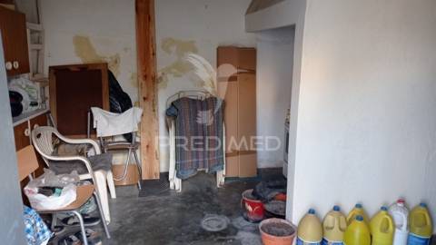 Casa térrea em couço, coruche.