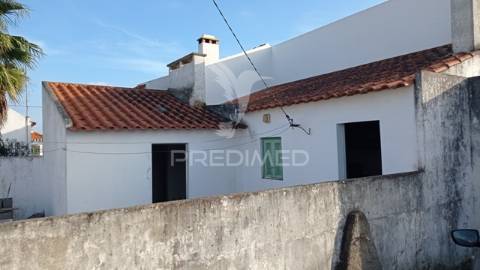 Casa térrea em couço, coruche.