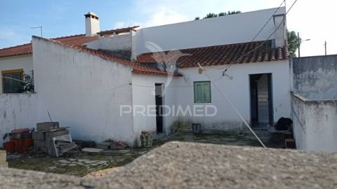 Casa térrea em couço, coruche.