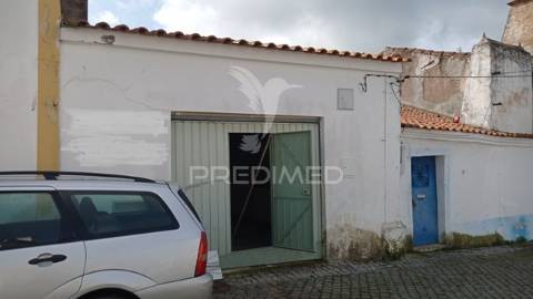 Casa de rés do chão, figueira e barros, avis.