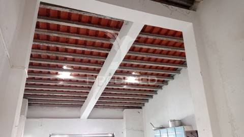 Casa de rés do chão, figueira e barros, avis.