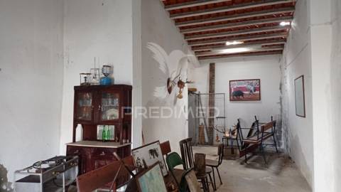 Casa de rés do chão, figueira e barros, avis.