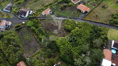 Terreno em bandeiras, madalena