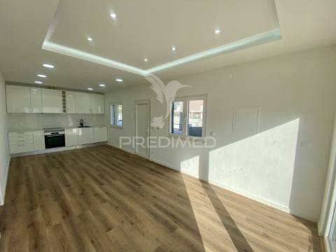 Moradia isolada t3, totalmente remodelada,  na charneca da caparica