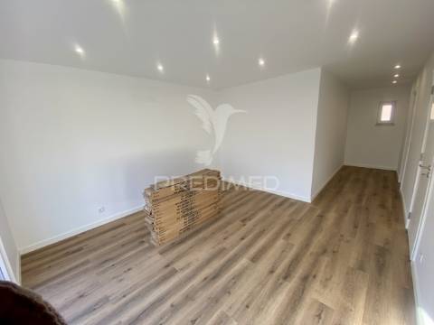 Moradia isolada t3, totalmente remodelada,  na charneca da caparica