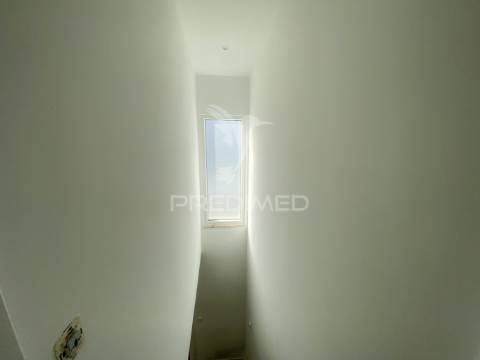 Moradia isolada t3, totalmente remodelada,  na charneca da caparica