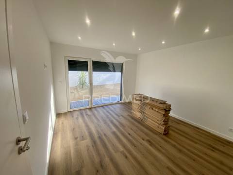 Moradia isolada t3, totalmente remodelada,  na charneca da caparica