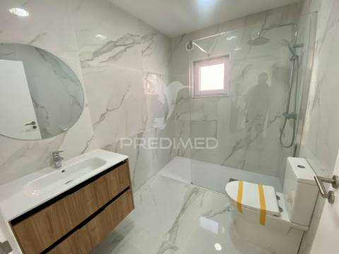 Moradia isolada t3, totalmente remodelada,  na charneca da caparica