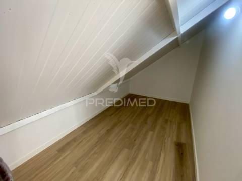 Moradia isolada t3, totalmente remodelada,  na charneca da caparica