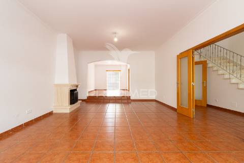 Moradia t4 +1 com anexo urbanização serra grande – palmela