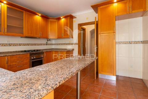 Moradia t4 +1 com anexo urbanização serra grande – palmela