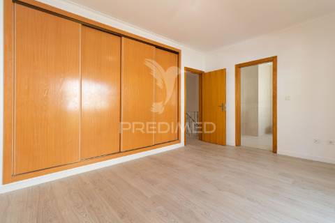 Moradia t4 +1 com anexo urbanização serra grande – palmela