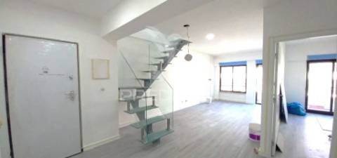 Costa da caparica-centro-t3 duplex-garagem 3 carros-praias